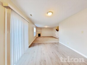 7748 Mikayla Ct in Indianapolis, IN - Foto de edificio - Building Photo