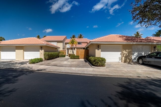 216 Old Meadow Way in Palm Beach Gardens, FL - Building Photo - Building Photo