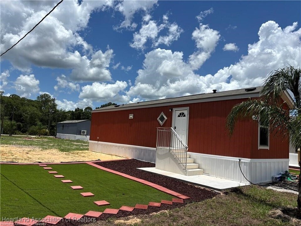 2450 Hammock Rd in Sebring, FL - Building Photo