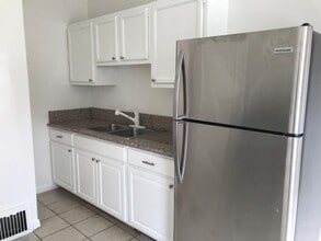 626 Cochran Ave, Unit 3 in Los Angeles, CA - Building Photo - Building Photo