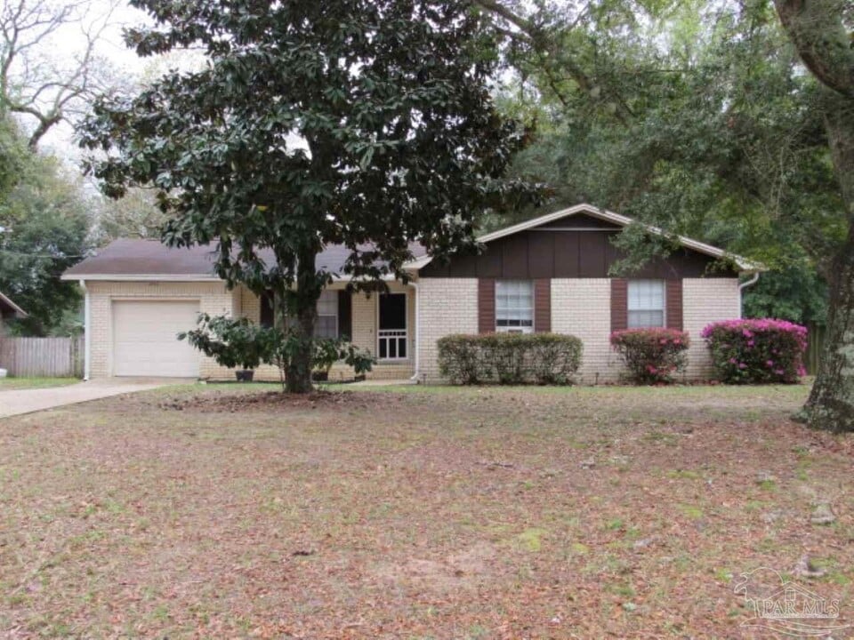 4965 Catalina Cir in Pensacola, FL - Building Photo