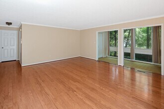 143 Cedar Forest Trail in Asheville, NC - Foto de edificio - Building Photo