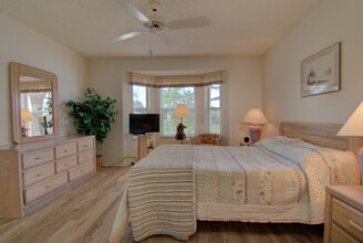 800 New Waterford Dr in Naples, FL - Building Photo - Building Photo