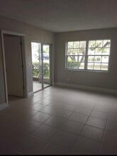 1503 SE Royal Green Cir, Unit V104 in Port St. Lucie, FL - Foto de edificio - Building Photo