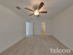 1726 Serenity Moon Dr in Crosby, TX - Foto de edificio - Building Photo