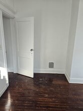 23 Cleveland Ave, Unit 2nd Floor in Bridgeport, CT - Building Photo - Building Photo
