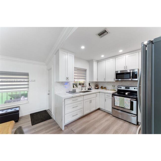 820 SW 17th Ave in Miami, FL - Building Photo - Building Photo