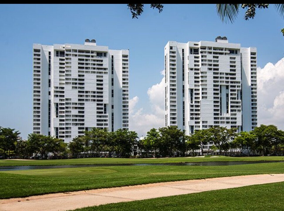 20355 NE 34th Ct, Unit 1229 in Aventura, FL - Building Photo