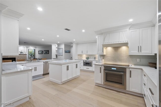 635 Fountainhead Ln in Naples, FL - Building Photo - Building Photo