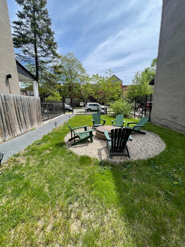 1514 N Maplewood Ave, Unit 2