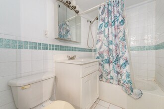 60 Parkway Dr in East Orange, NJ - Building Photo - Building Photo