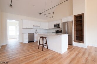 21 E Main St in Clinton, NJ - Building Photo - Building Photo