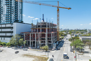 Excel Miami Apartments in Miami, FL - Building Photo