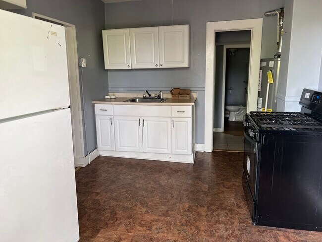 88 Spencer St-Unit -2 in Winchester, CT - Building Photo - Building Photo