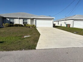 524 SW 8th Pl, Unit 524 SW. 8Th. Place Cape C in Cape Coral, FL - Building Photo