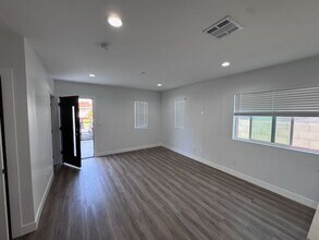 1542 W 84th St in Los Angeles, CA - Building Photo - Building Photo