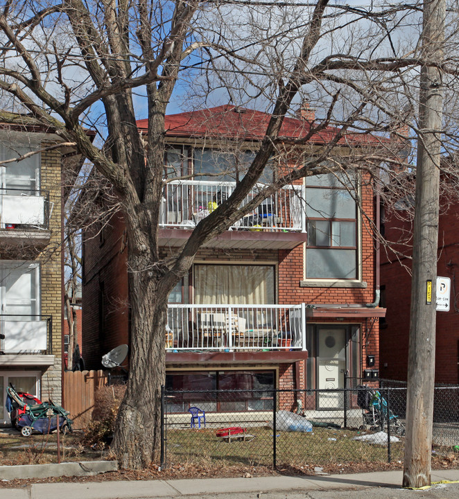 150 Portland St in Toronto, ON - Building Photo