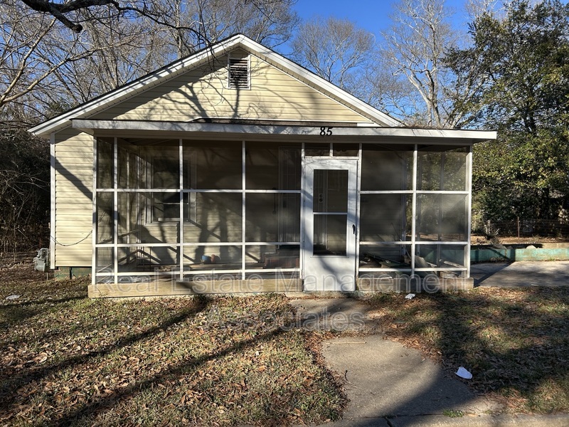 85 Crescent Ave in Griffin, GA - Building Photo