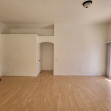 7813 Seychelles Ct in Las Vegas, NV - Foto de edificio - Building Photo