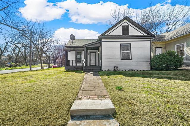 100 W Munson St in Denison, TX - Building Photo