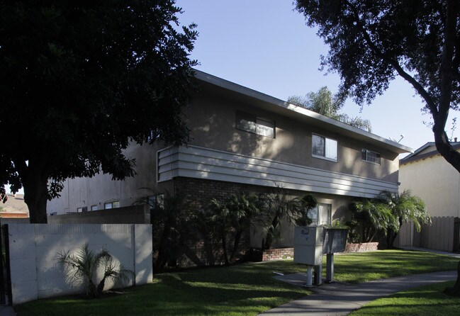 1101 W Porter Ave in Fullerton, CA - Building Photo - Building Photo