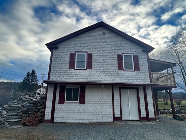 859 W Fairlee Rd in Fairlee, VT - Building Photo - Building Photo