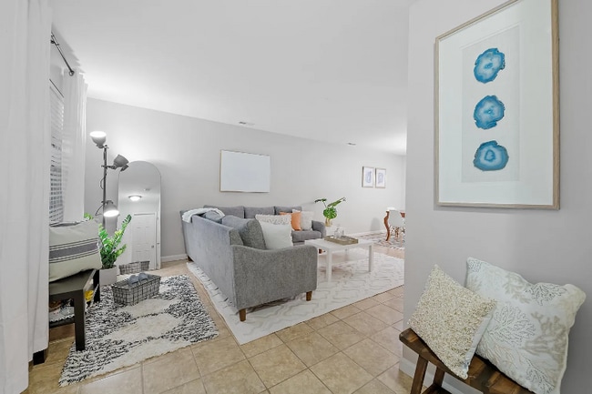 1748 Moonstone Dr in Virginia Beach, VA - Foto de edificio - Building Photo