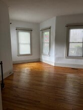 46 Channing St, Unit 1 in Worcester, MA - Foto de edificio - Building Photo
