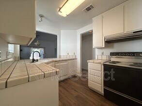 8085 Forest Glen Way in Citrus Heights, CA - Building Photo - Building Photo
