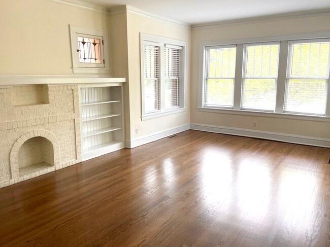2709 W Sunnyside Ave, Unit 2 in Chicago, IL - Building Photo - Building Photo