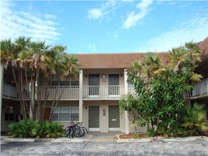 Casa Fredrica Apartments in Clearwater, FL - Building Photo - Building Photo