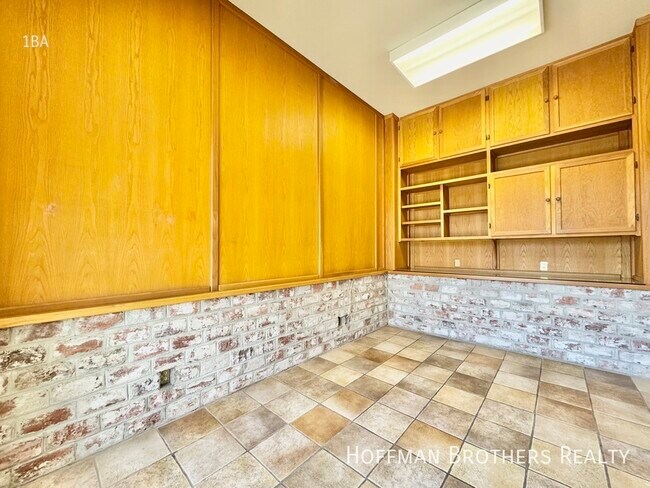 10817 Santa Monica Blvd in Los Angeles, CA - Building Photo - Building Photo