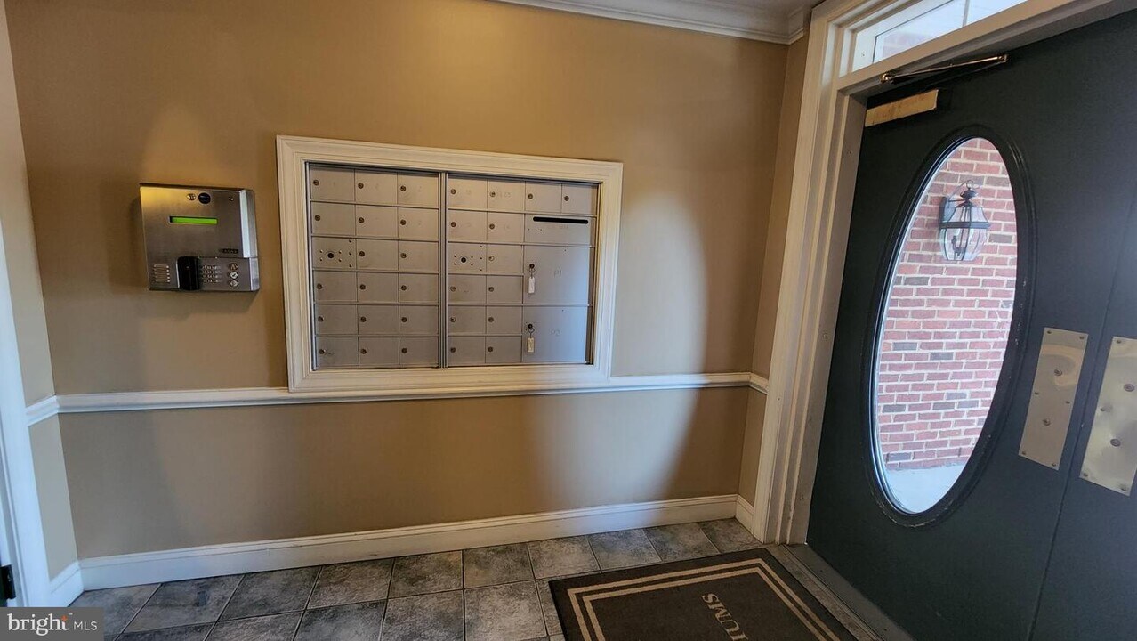 9713 Handerson Pl-Unit -302 in Manassas Park, VA - Building Photo