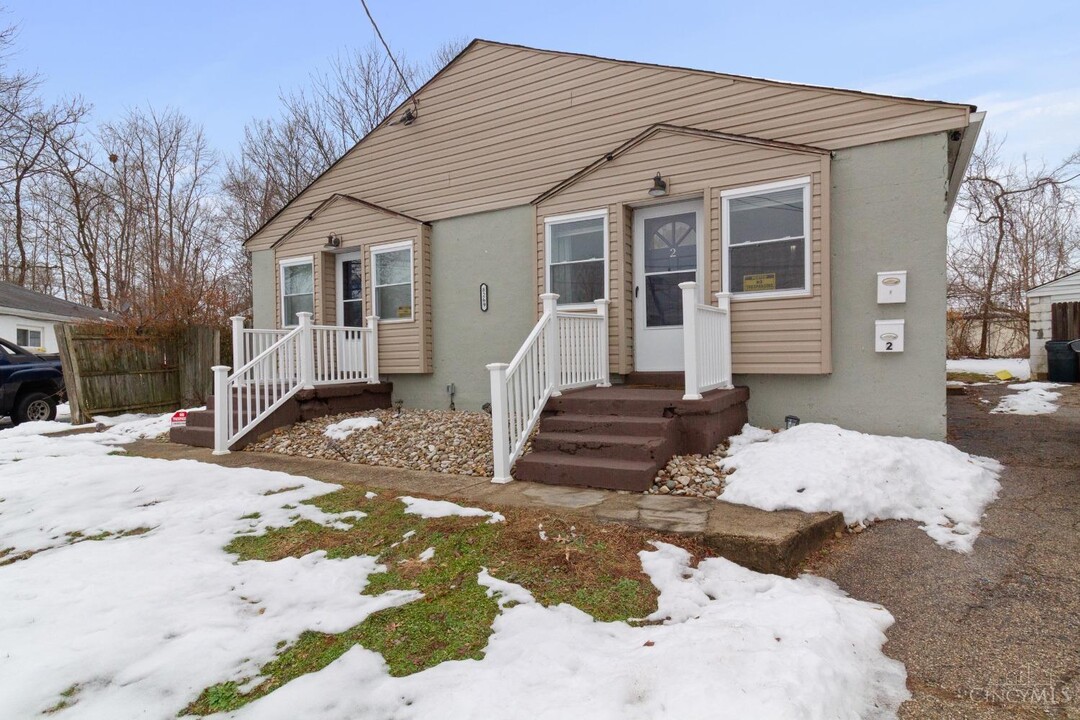 8269 Sandy Ln in Groesbeck, OH - Building Photo