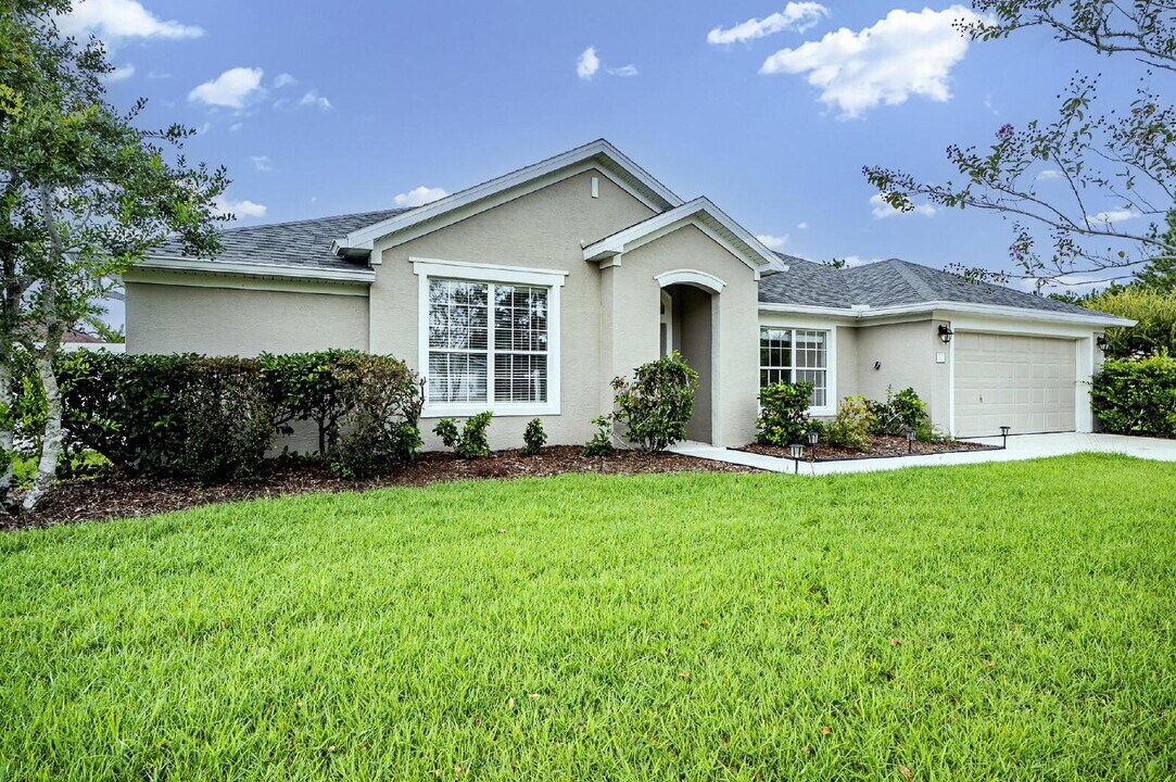 37 Burnside Dr in Palm Coast, FL - Building Photo