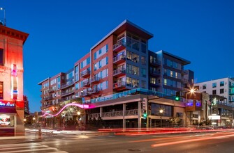 Walkway in Minneapolis, MN - Foto de edificio - Building Photo