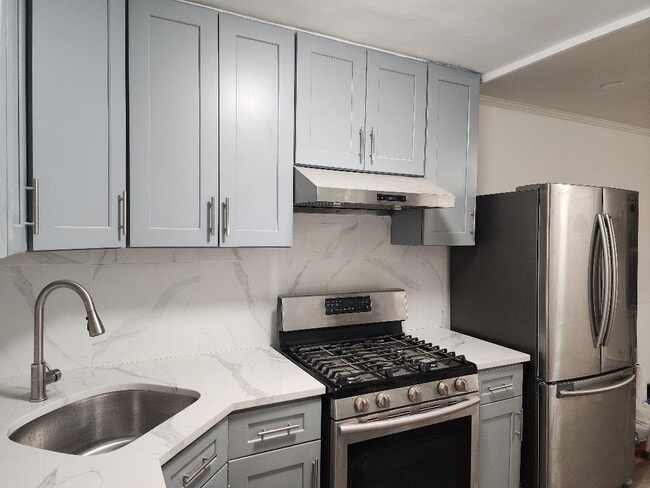 3045 68th St, Unit Woodsude large 2 BR