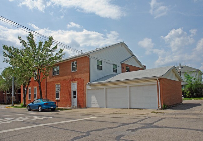 4 N Chillicothe St in South Charleston, OH - Foto de edificio - Building Photo