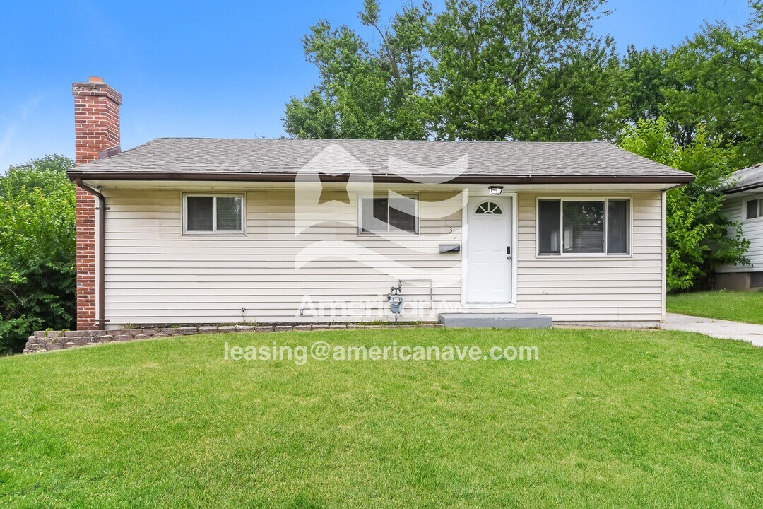 137 Glen Garry Rd in St. Louis, MO - Building Photo