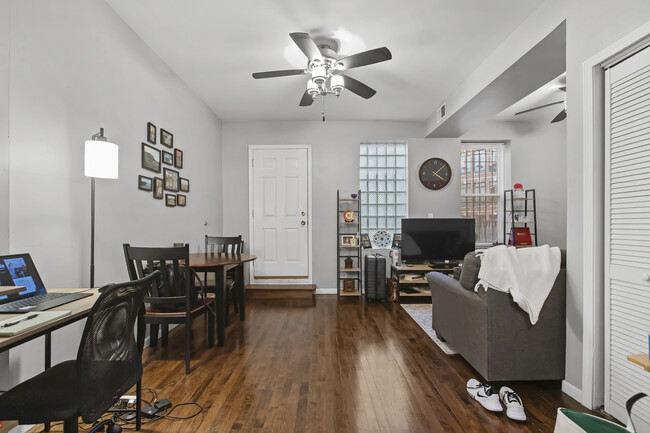 2348 W Moffat St, Unit 3R