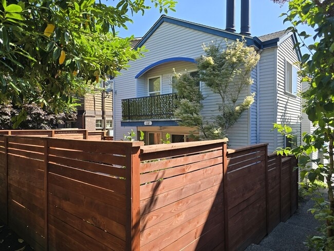 property at 112 25th Ave E