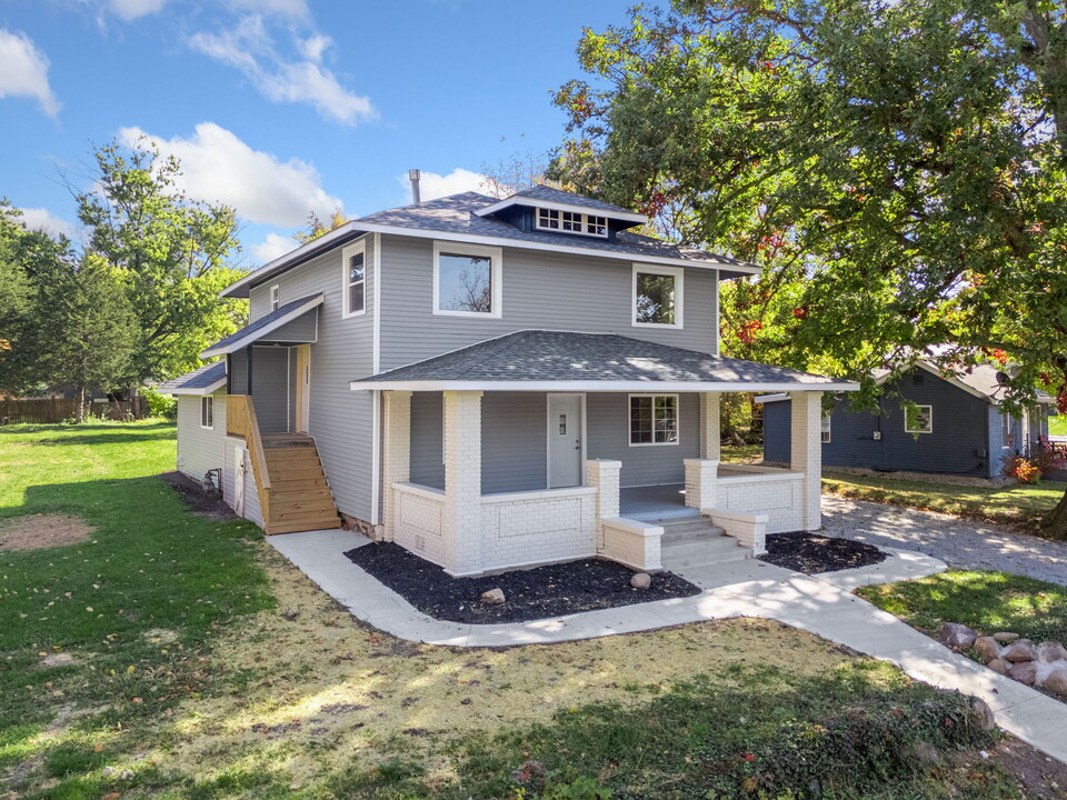 702 N 6th St in Goshen, IN - Building Photo