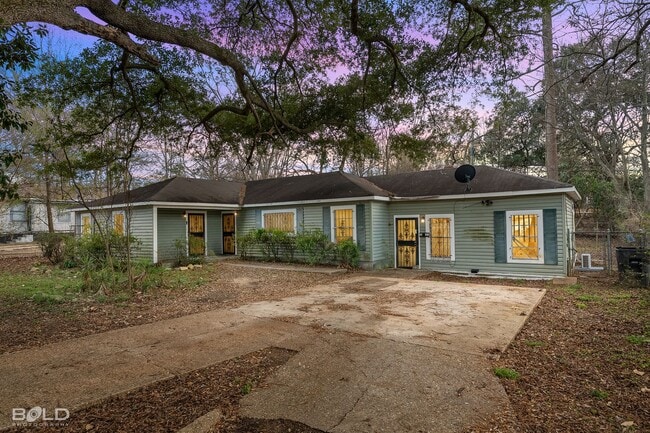 property at 3135 W College St