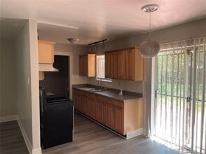 9834 Denning Dr in Houston, TX - Building Photo - Building Photo