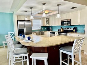 1590 Islamorada Blvd in Punta Gorda, FL - Foto de edificio - Building Photo