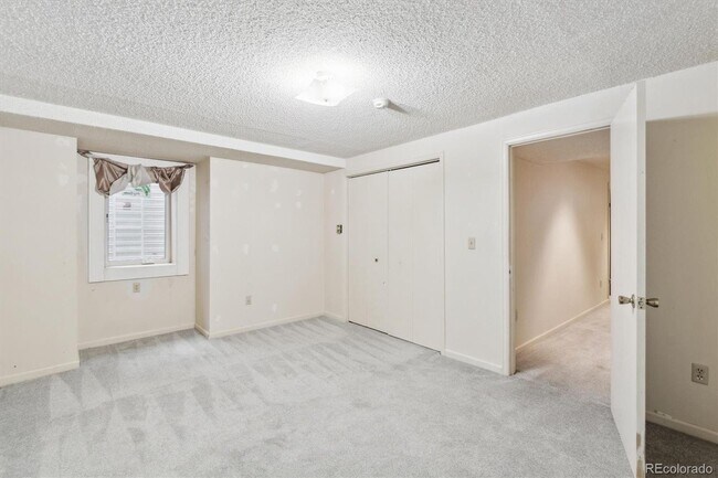 14333 E Warren Pl
