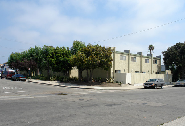 6404 Whipporwill St in Ventura, CA - Foto de edificio - Building Photo