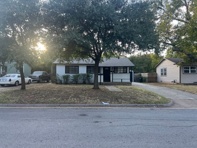 1306 Bennett Dr in Arlington, TX - Building Photo - Building Photo