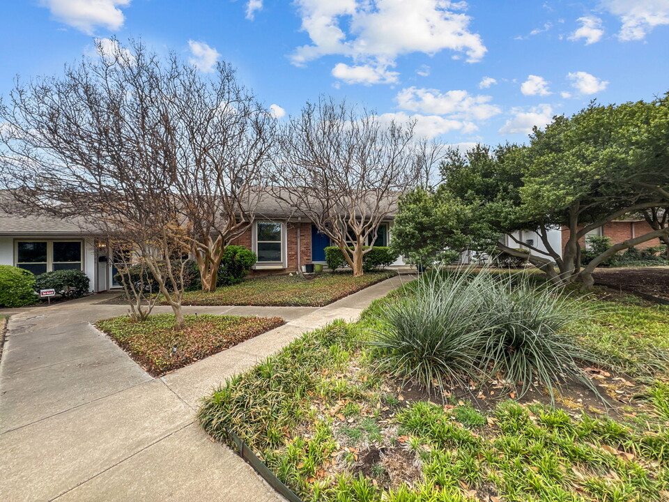 13704 Flagstone Ln in Dallas, TX - Building Photo