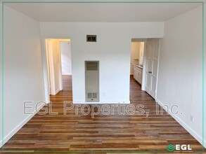 2807 Victory Blvd in Burbank, CA - Building Photo - Building Photo